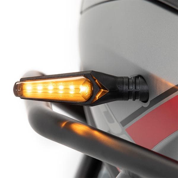 Set de lampi semnalizare moto secventiala cu 2 functii pozitie si semnalizare 12V — imagine 3