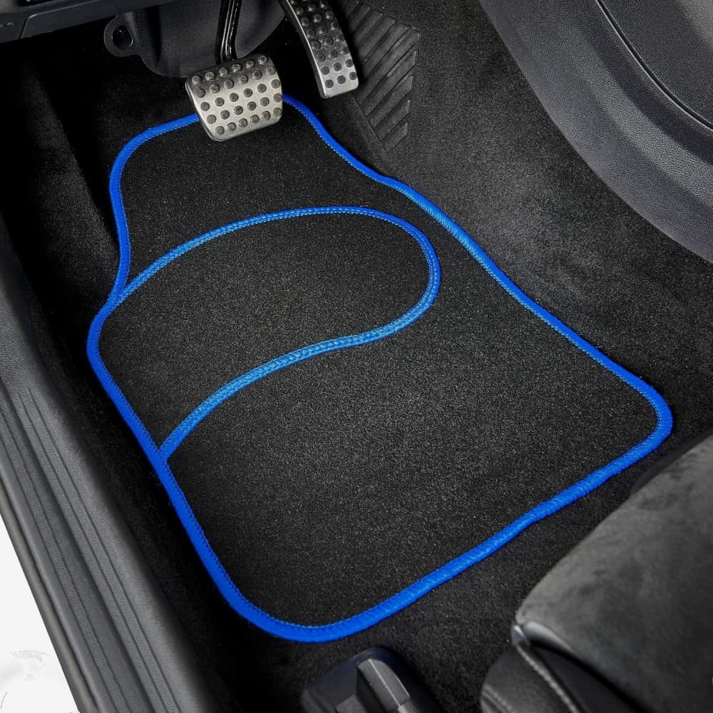 Covorase auto Set 4 Mocheta Universal Negru cu marginea Albastra Dimensiuni Fata 64x44cm Spate 44x29cm — imagine 1