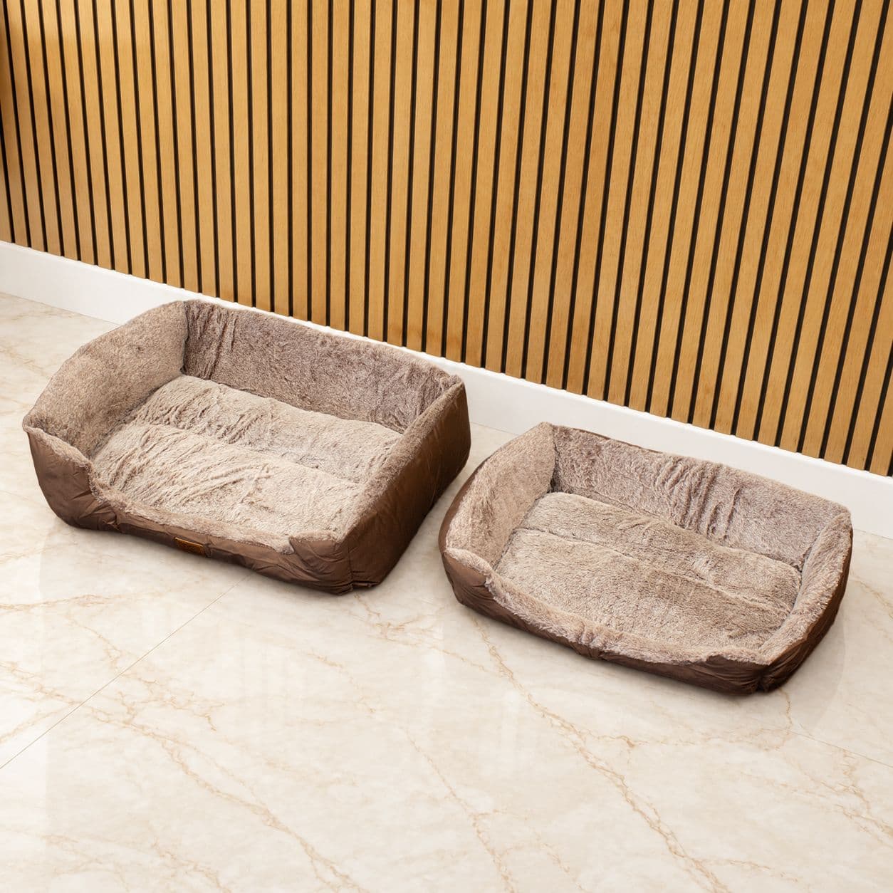 PAW Bed – Mediu, Pluş, Maro Teddy – 70 × 55 × 18cm — imagine 1