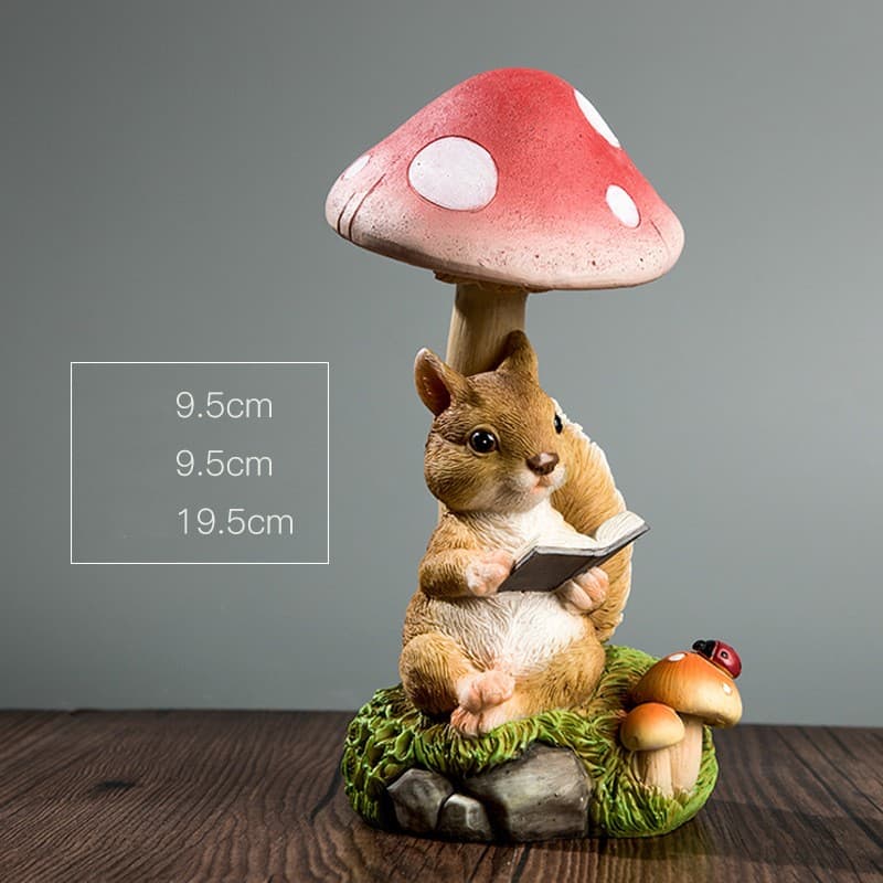 Decoratiune gradina Flippy Lumini LED cu Incarcare solara Model Ciuperca cu Veverita care Citeste — imagine 2