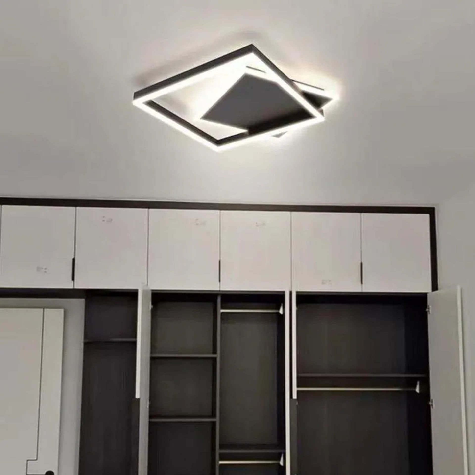 Lustra LED Flippy 104W, telecomanda, lumina Rece/Calda/Neutra, Dimabila, Negru — imagine 1