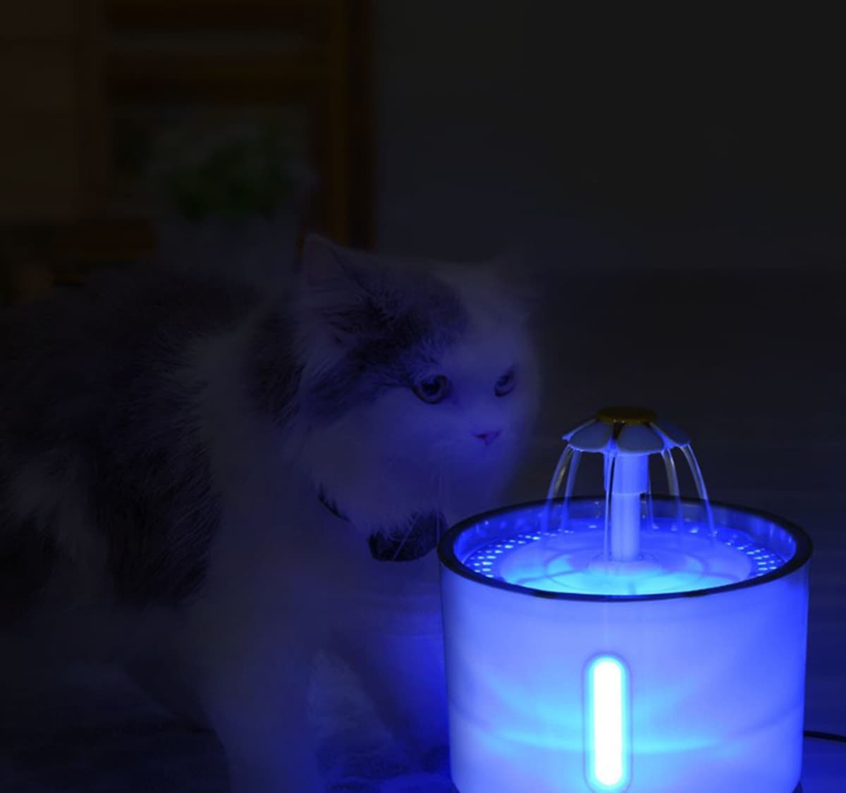 Adopator automat pentru animale de companie, model fanta, capacitate 2,4l — imagine 7