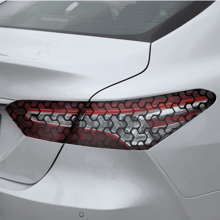Set Folii Autoadezive Decupate pentru Stopuri Auto Negru Mat Model HONEYCOMB TRIANGLE — imagine 1